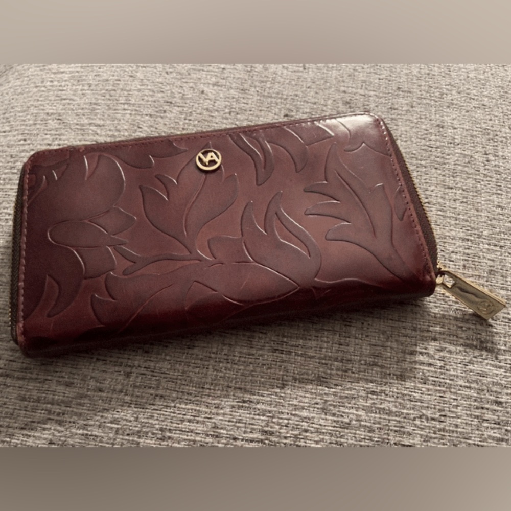 Valentina clutch. Great condition.